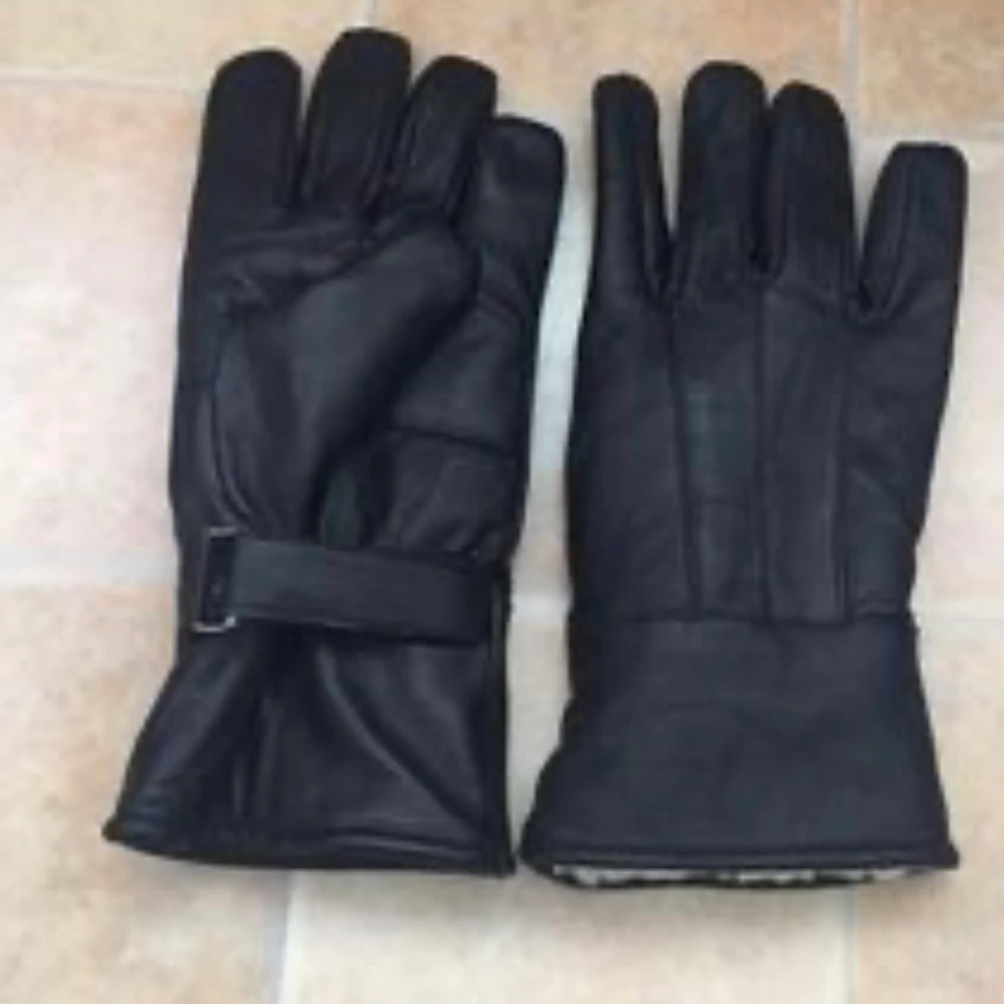 Leather gloves