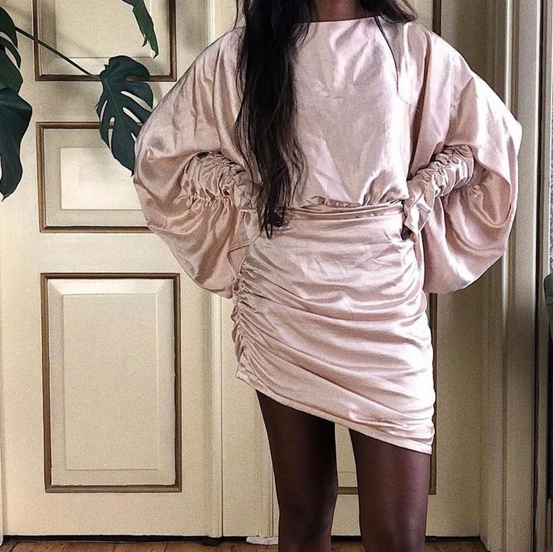 Hanne Schonberg x Na-Kd Satin Kjole