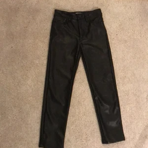 Skin byxor  - Ett bar ass snygga skin byxor från Lindex🤩🤩❤️‍🔥men dom är tyvärr för små för mig ( köparen står för frakten )💕💕