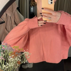 Stickad tröja  - Super fin rosa stickad tröja från nakd. Använd ett fåtal gånger, fint skick! 💞