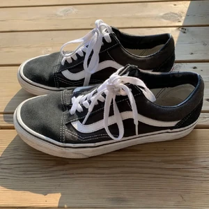 Vans - Vans i använt skick, men fortfarande fina. Storlek 39, köparen står för frakten💖