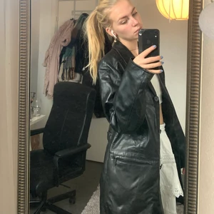 Svinsnygg skinnkavaj - Skinnkavaj i svinbra skick❤️