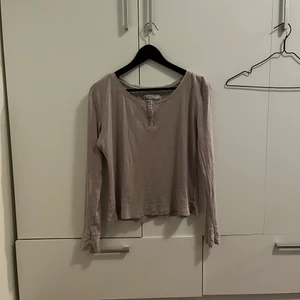 mysig tröja - gullig topp i lila/lavendel skriv för fler bilder, pris kan diskuteras 💗