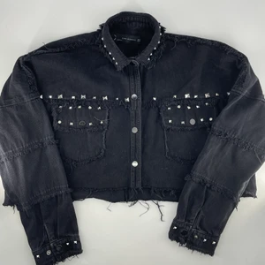 Cropped zara denimjacket - Avklippt jeansjacka från zara! Passar till högmidjade byxor eller kjol 🖤