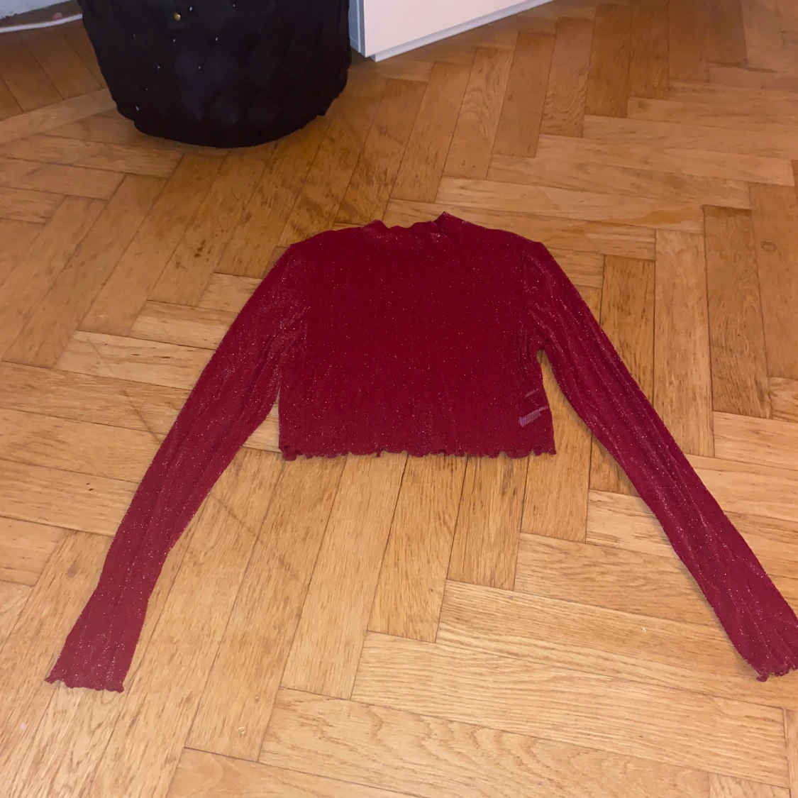 Röd genomskinlig topp