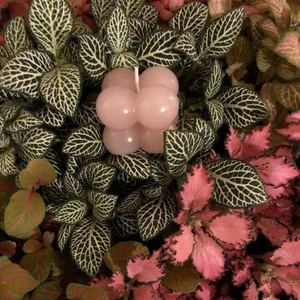 Mini Bubble Candle 🕯  - Ett gulligt litet ljus 🕯 (Vid doft och/eller gold flakes; 12kr)  (Vid present packning; 4kr) Tillgängliga dofter: Ocean, Rosor, Kanel, Nytvättat & Cotton Candy. 