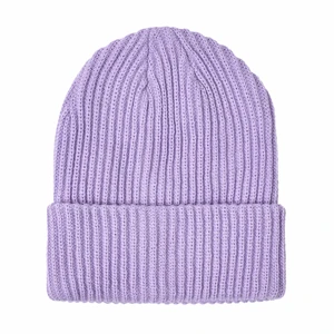 Pieces Lila Mössa - Säljer en helt oanvänd jättefin lila mössa med märket pieces. 💜 