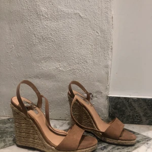 Kilklackar - Riktigt snygga och bekväm kilklackar från Spanien