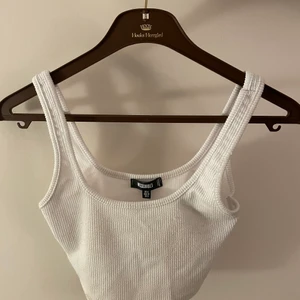 Vit topp - Vit topp från missguided🤍