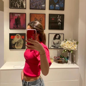 Topp - Rosa topp med puffärmar. Super söt. Knappt använd. Köpare står för frakt💕