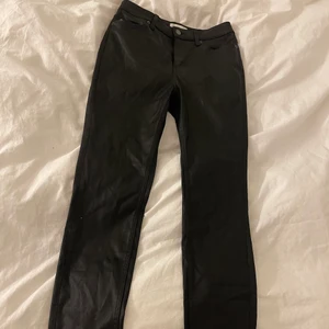 SKINBYXA  - skinbyxor i storlek M men skulle säga att d är små i storleken och också lätta att sy in. har dubbletter , aldrig använda och inga skavanker 😍 100kr