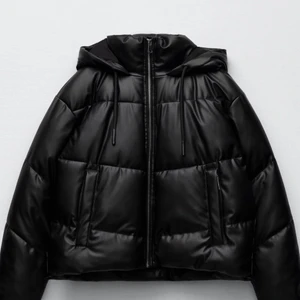 Zara vinterjacka - Zara vinterjacka.💞 Från förra året och finns inte kvar. Storlek XS men passar fler storlekar. Använd 2 gånger och i nyskick!