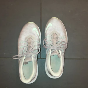 runningshoes - löparskor från nike, köpta på stadium