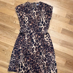 Leopard klänning  - Från zara, använd 1 gång 