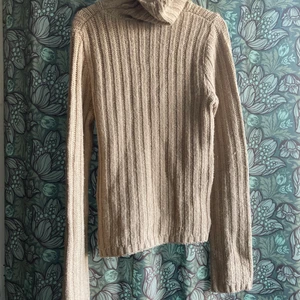 Fin besch glittrig tröja - Jättefin varm tröja med fins glitter sömmar insytt