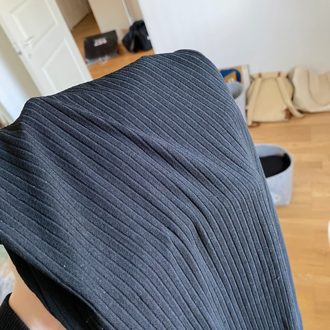 Svarta ribbade byxor  - 91