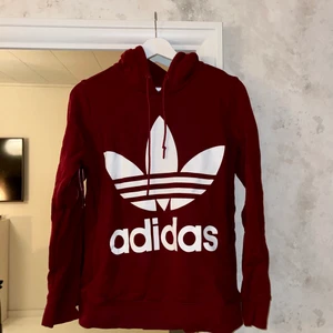 Adidas hoodie storlek S  - Hoodie, storlek S men passar även M skulle jag säga. Du och sparsamt använd, som ny