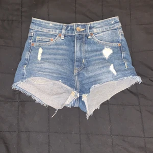 Shorts från H&M stl 34 - Snygga enkla shorts, ja ni ser ju <3