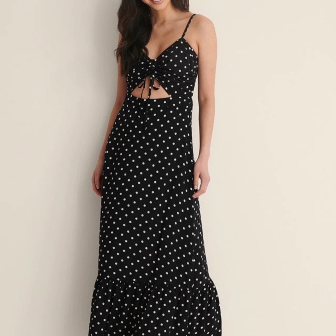 Långklänning med utskurning storlek 36