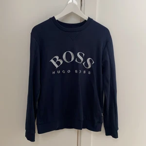 Hugo Boss tröja - Sparsamt använd, storlek M