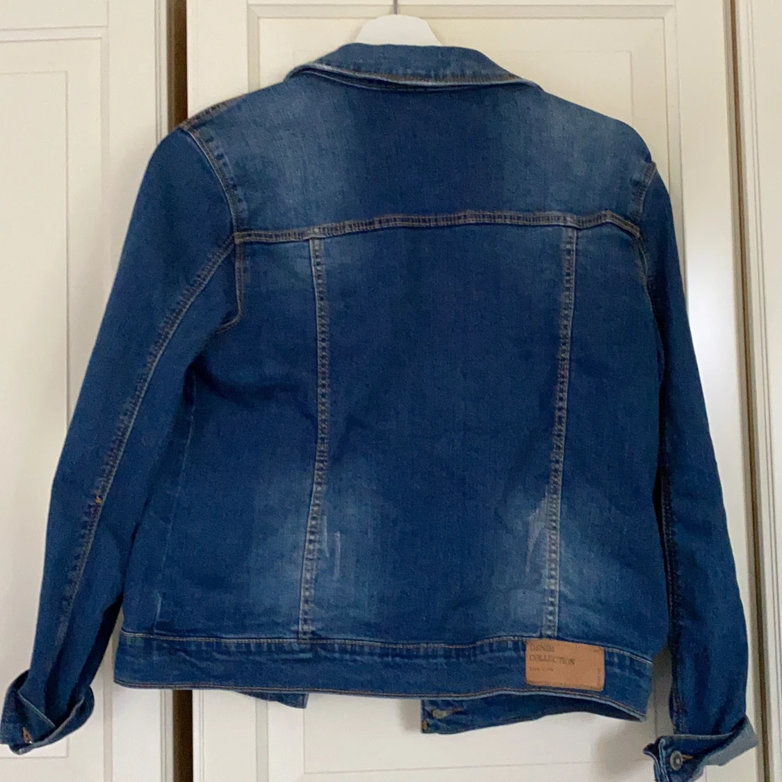 Blå jeansjacka från Zara - 90