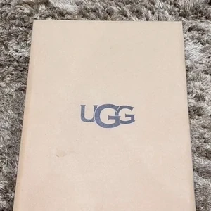 UGGS  - JÄTTE SKÖNA UGGS STORLEK 38 ( nya )