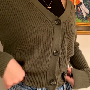 Stickad kofta - Stickad kofta från lager 157, använts fåtal gånger så är i bra skick. Pris kan diskuteras 