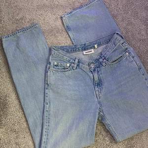 Weekday jeans i modellen ”Twin”💕 Köpta här på Plick men är i väldigt bra skick! Säljer då dom inte passade mig som jag ville. Skriv privat för önskade bilder😇