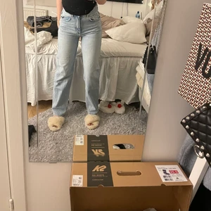 Raka jeans - Jeans från Gina i storlek 36, får tyvärr inte användning av de längre därav så säljer jag