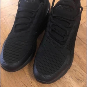 Nike 270 - Inga skador använt typ 3 gånger, köpte för 1400kr mitt pris 500kr, storlek 41