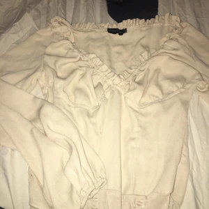 Blus - Knappt använd, skitsnygg, strlk S