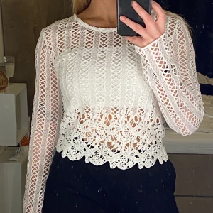 Somrig topp - Säljer denna super fina topp då den aldrig kommit till användning. Aldrig använd vad jag kan minnas så den är så gott som ny! 