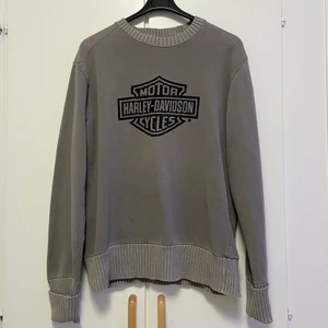 Harley davidson sweatshirt - Grå Harley Davidson tröja/sweatshirt. Storlek Large.
