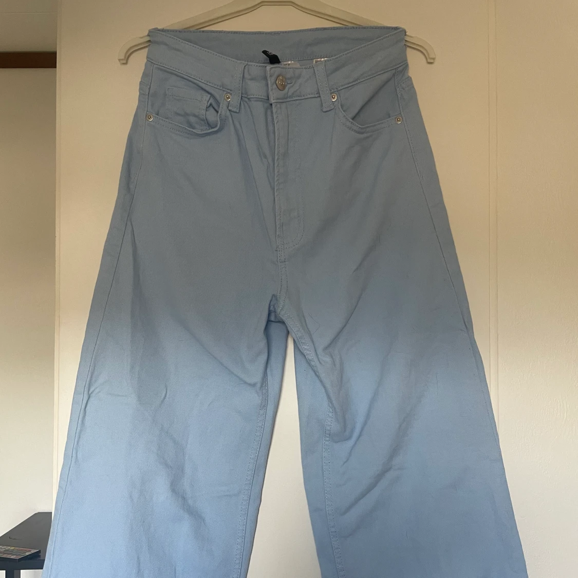 Ljusblå jeans