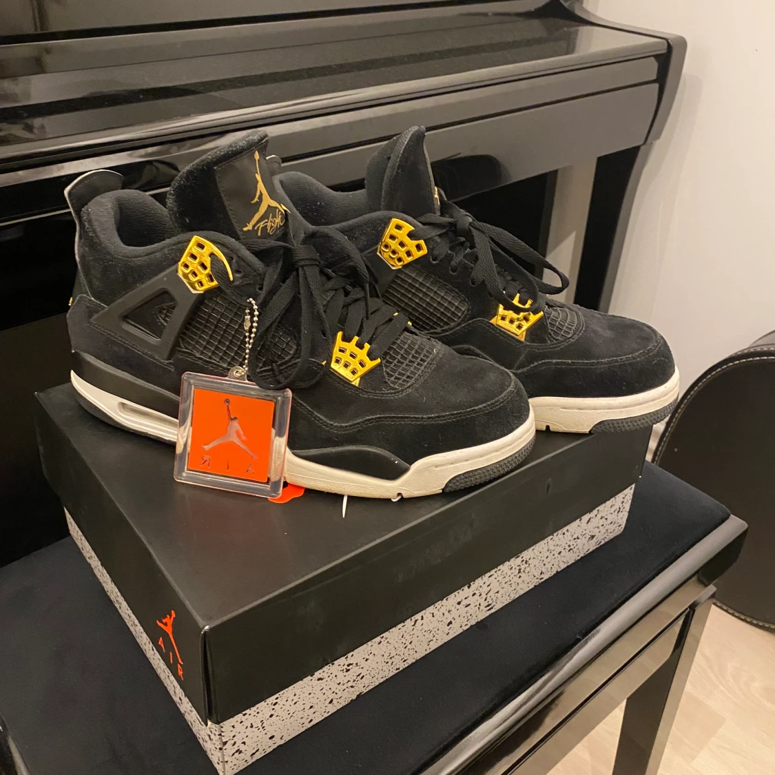 Air Jordan 4 Retro Royalty