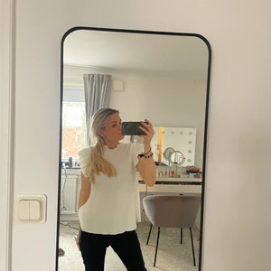 Blus - En så himla fin blus från zara som tyvärr inte kommer till användning!💕