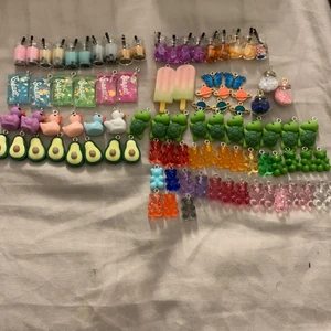 Berlocker  - Det är cirka 100 berlocker det är budgivning 