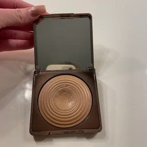 Caia bronzer ”La digue” - Använt fåtal gånger men tyvärr för ljus för mig. Säljes för 220 kr inklusive frakt!