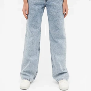 Yoko jeans light blue - Jättefina ljusblåa jeans ifrån monki❤️ använda men är mycket bra skick🥰 