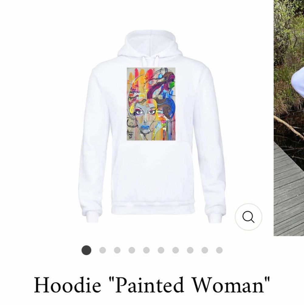 Så cool och unik Hoodie i nyskick! Köpt för 600 på the cool elephant. Älskar verkligen den här Hoodien men måste rensa ut min garderob!. Huvtröjor & Träningströjor.
