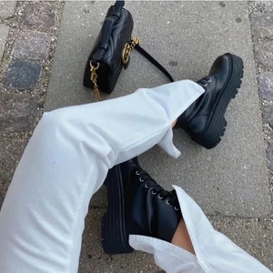 Boots - Slutsålda svarta boots från Gina! Aldrig använda pga fel storlek, nyskick! Nypris 599kr