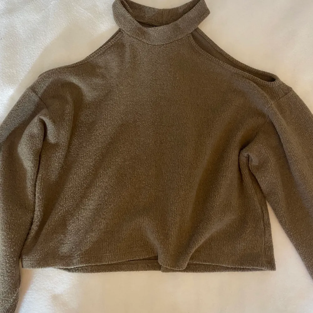 Säljer en jätte fin långärmad tröja från Ginatricot i storlek S. Den är så gott som ny då jag aldrig lyckats använda den. Hör av dig om du har några frågor!💗 (frakt ingår ej). Toppar.