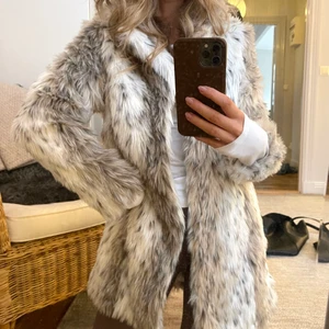 Pälsjacka - Pälsjacka i nyskick 🤍