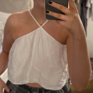 Topp - Söt topp från Gina tricot ! Lite skrynklig men går att stryka. 