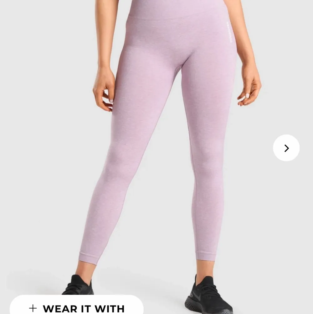 Helt nya leggings från Gymskark i storlek S. Modellen heter Adapt marl seamless leggings och är i färgen light purple (som på bilden). Paketpris om man köper fler än ett par leggings💸 . Jeans & Byxor.