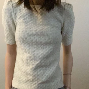 Tröja  - Från hm, sitter bra. Lite glitter o lite större i axlarna 