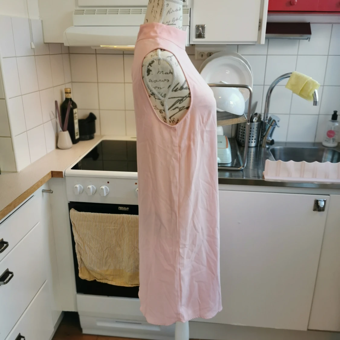 Charmig klänning i rosa från HM, storlek 38 - 90