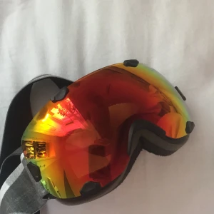 Skidglasögon  - Skidglasögon i fint skick. Köpa från stadium för 1 år sen  har använts 1 gång. 