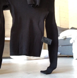 Polotröja - Används inte, tvättas innan postningen, kan byta men då måste du betala frakten. Jag betalar inte frakten. Priset kan förhandlas vid affär inom 12 timmar