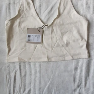 Linne - Top från zalando, lite stor på mig och orkade inte returnera. Ordinarie pris 99kr